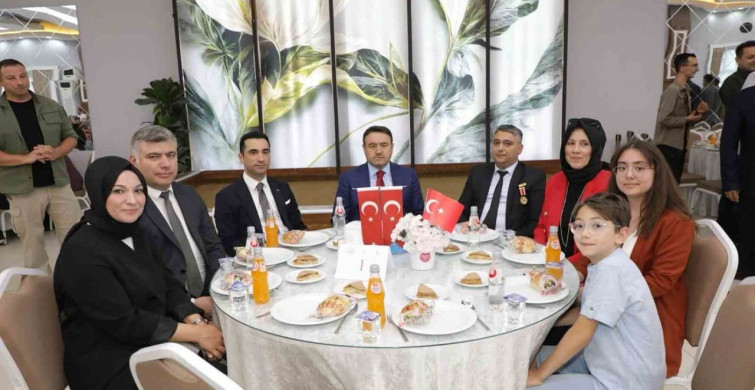 Kütahya’da şehit aileleri ve gazilerle aynı sofrada buluştu