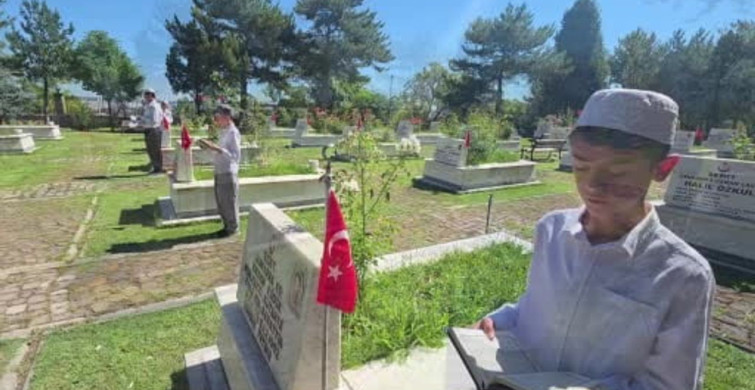 Kütahya'da şehit babasına her karne dönemi duygusal ziyaret