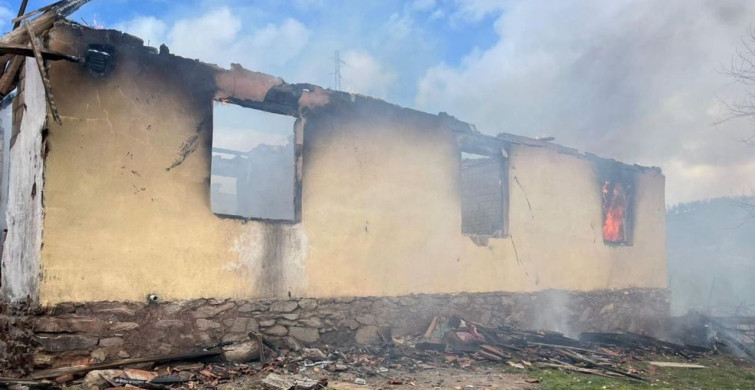 Kütahya'da Sobadan Çıkan Yangında Yaşlı Kadın Hayatını Kaybetti