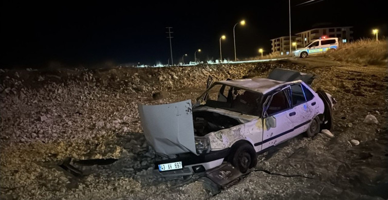 Kütahya'da Tarlaya Savrulan Otomobil Kazası