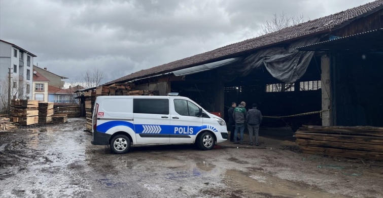 Kütahya'da Tomruk Biçme Makinesinin Üstüne Düşen İşçi Hayatını Kaybetti