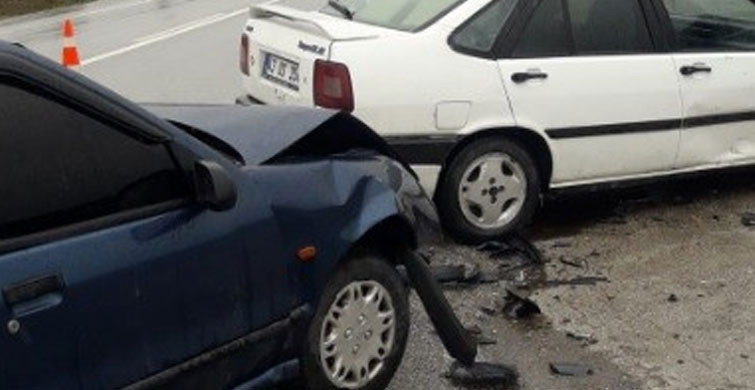 Kütahya’da Trafik Kazası: 2 Yaralı