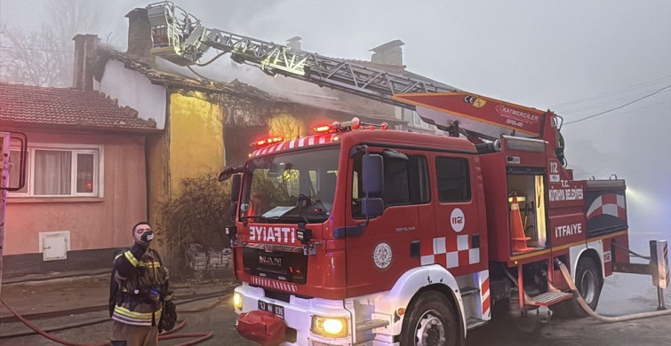 Kütahya'da Yangın Faciası: Anne Hayatını Kaybetti, Kızında Yaralar Var