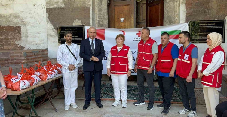 Kütahyalı Kızılay Yöneticisi Tozaraydın, Bulgaristan'da Kurban Payı Dağıttı