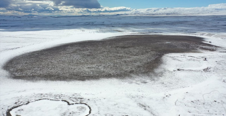 Kuyucuk Gölü'nde Kar Yağışı Umut Veriyor