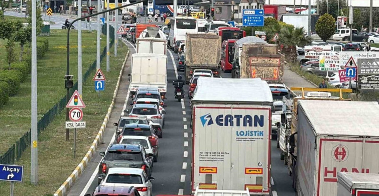 Kuzey Ege'de Bayram Trafiği Dorukta