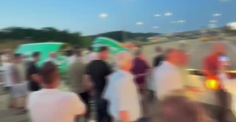 Kuzey Marmara otoyolu'nda kamyon yönlendirme tabelasına çarptı