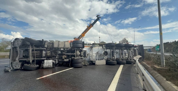 Kuzey Marmara Otoyolu'nda Tır Devrildi: Sürücü Yaralı