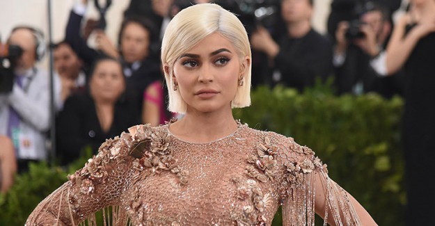 Kylie Cosmetics Sonunda Satışta!