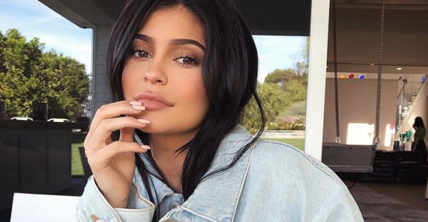 Kylie Jenner Doğum Günü için Kızını Tatile Çıkardı