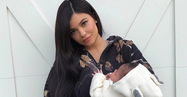 Kylie Jenner Kızı Stormi ile Pişti Oldu