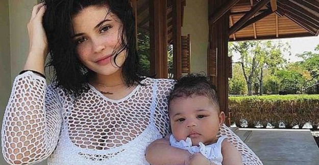 Kylie Jenner'dan Kızına 100 Bin TL'lik Ayakkabı Koleksiyonu