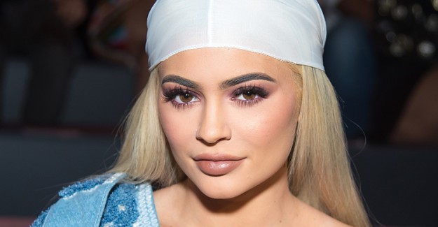 Kylie Jenner'in Bebeğinin Babası Travis Scott Değil Mi?