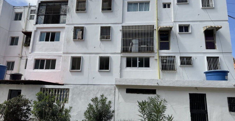 La Guaira'da ABD Saldırısından Sonra Evler Yenilendi