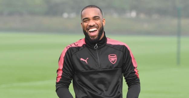Lacazette: 'Kupa Kazanmaya Geldim, Kalıyorum'