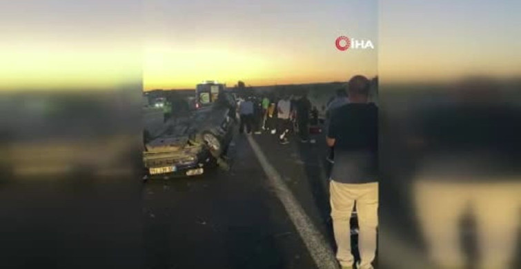 Lastiği patlayan otomobil bariyerlere çarparak takla attı: 2 yaralı