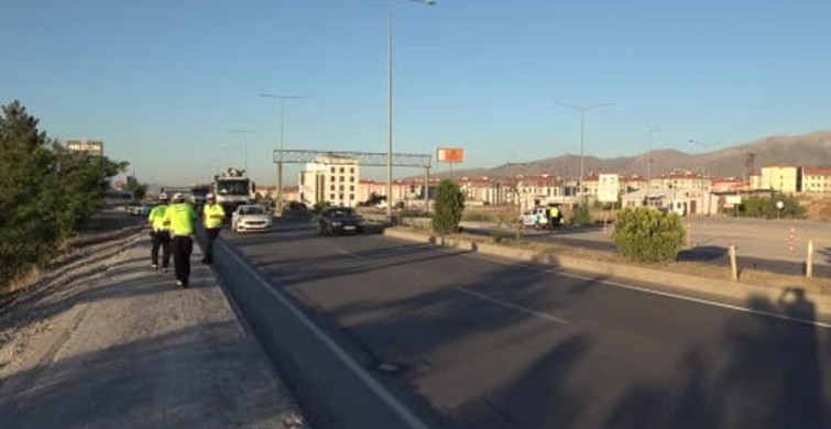 Lastiği patlayan servis aracı şarampole devrildi, 5 kişi yaralandı