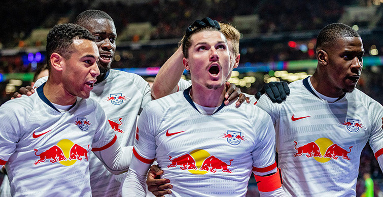 Leipzig Lider İle Mesafeyi Koruyor