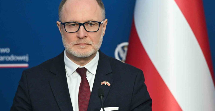 Letonya Savunma Bakanı Andris Spruds İstifa Etti