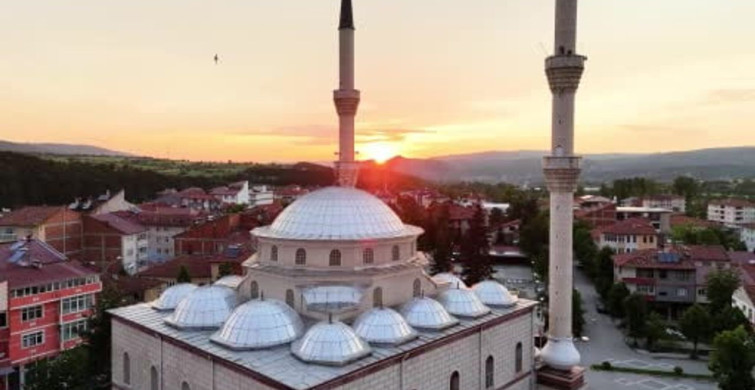 Leyleklerin Gün Batımı Görüntüsü İhsangazi'de Büyüledi