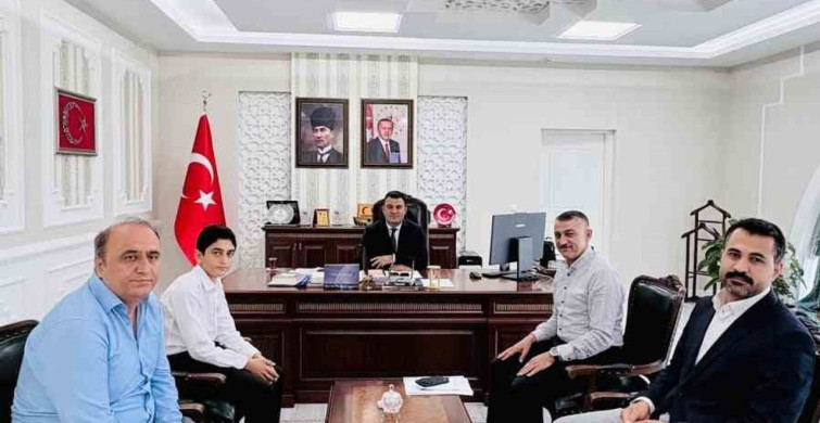 LGS Ağrı şampiyonu Muhammed Yusuf Işık’a Kaymakam Dertlioğlu’ndan anlamlı ödül