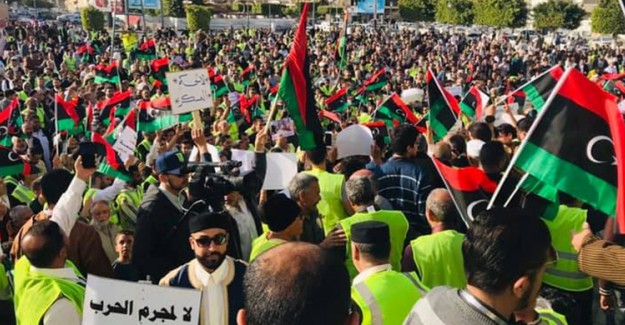 Libyalılar Hafter'in Saldırısına Karşı Sokağa Çıktı