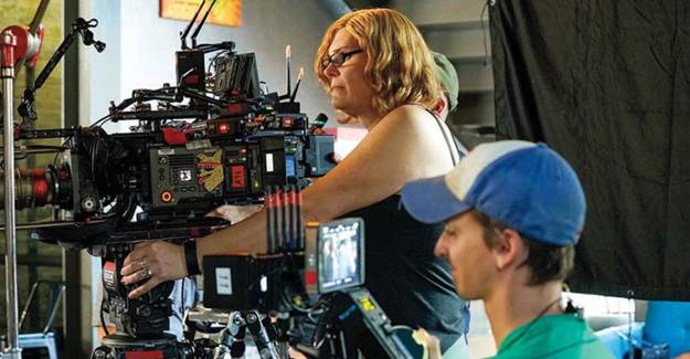 Lilly Wachowski Sinema Sektörüne Geri mi Dönüyor?  
