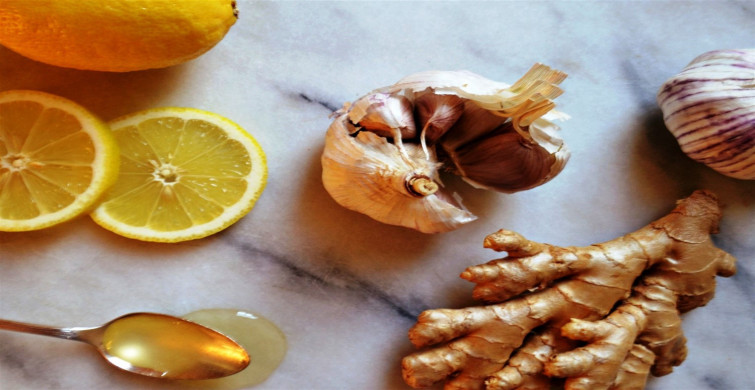 Limon suyu ve sarımsak kürü nasıl hazırlanır, faydaları neler? 40 diş sarımsağı 2 litre suda bekletip içmenin faydaları