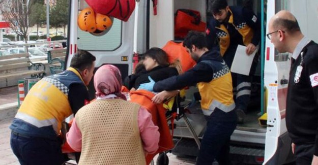 Liseli Genç Kız Kendini Bıçakladı