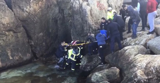 Liseli Kız, Herkesin Gözü Önünde Kayalıklardan Denize Atladı