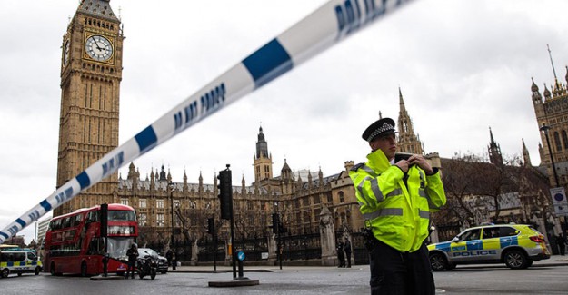 Londra'da Bomba Alarmı!