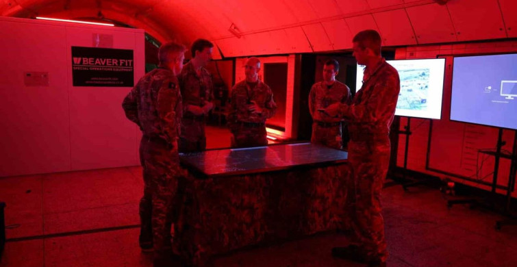 Londra'da NATO Tatbikatı: Metro İstasyonu Askeri Karargah