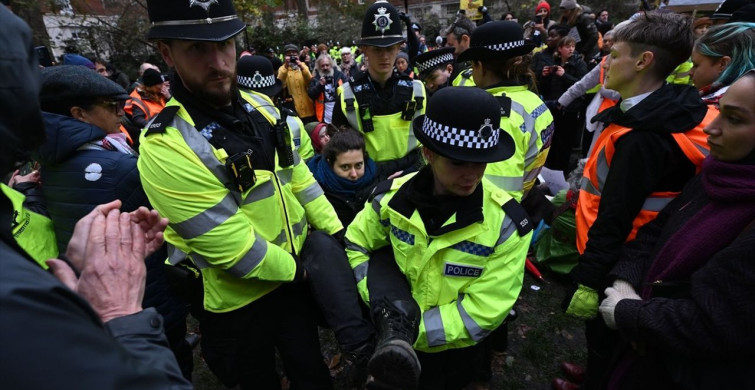 Londra'da Palestine Action Grubuna Destek Eylemi