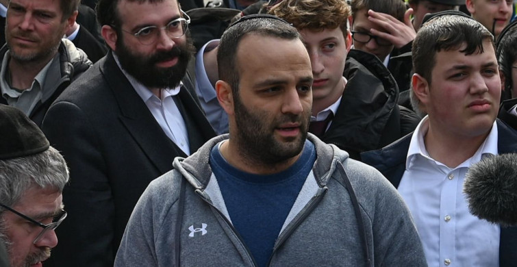 Londra'da Polis Memurunun Al Jazeera Muhabirlerine Hakareti Ortaya Çıktı