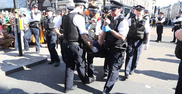 Londra'daki Çevreci İşgal Eyleminde Gözaltı Sayısı 750'yi Geçti