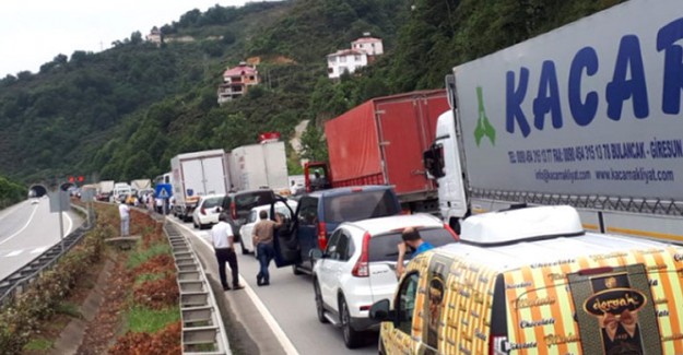 LPG Yüklü Tanker Kaza Yaptı, Sahil Yolu Trafiğe Kapatıldı