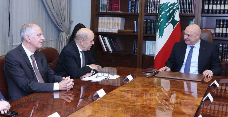 Lübnan Cumhurbaşkanı Avn, Fransa'nın Özel Temsilcisi Le Drian'ı Ağırladı