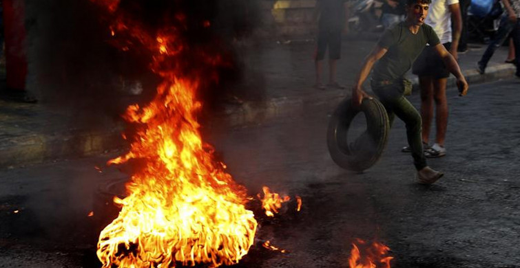 Lübnan'da Olaylar Durulmak Bilmiyor! Protestocular Siyasilerin Evlerine Yürüdü