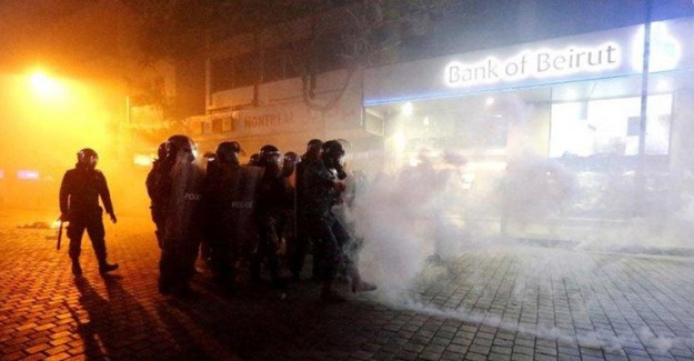 Lübnan’da Polis Karakoluna Saldırı!