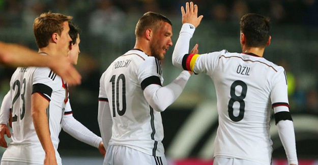 Lukas Podolski’den Mesut Özil’e Destek!