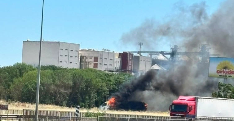 Lüleburgaz'da seyir halindeki tırda yangın söndürüldü