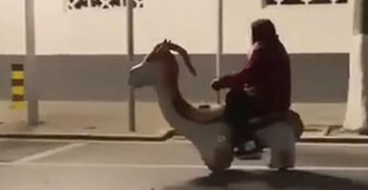 Lunaparktan Scooter Çalan Yaşlı Kadın Polise Yakalandı