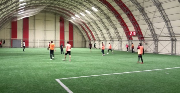 Maç Yapmak İsteyen Savcı, Saha Dolu Olunca Herkesi Gözaltına Aldırdı