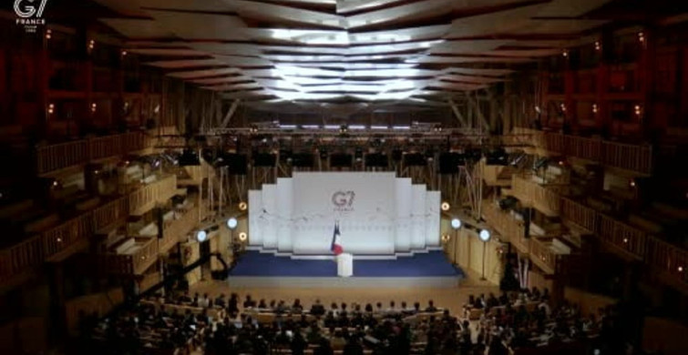 Macron: ABD-İran anlaşması savaşı Hürmüz Boğazı’ndan Lübnan’a kadar her yerde sona erdiriyor