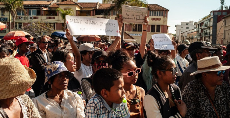 Madagaskar'da Ordu Yönetimi Ele Geçirdi
