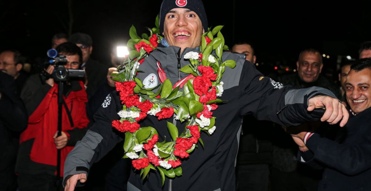 Madalya Kazanan Otizmli İkiz Kayakçılar Erzurum'da Çiçeklerle Karşılandı