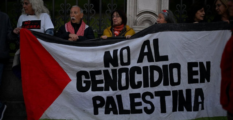 Madrid'de Savaşa Karşı İnsan Zinciri Eylemi Gerçekleştirildi