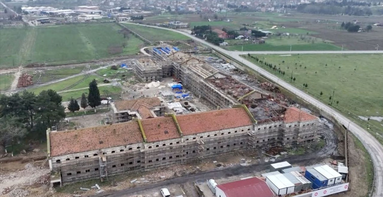 Mahmudiye Kışlası'nda Devam Eden Restorasyon Çalışmaları