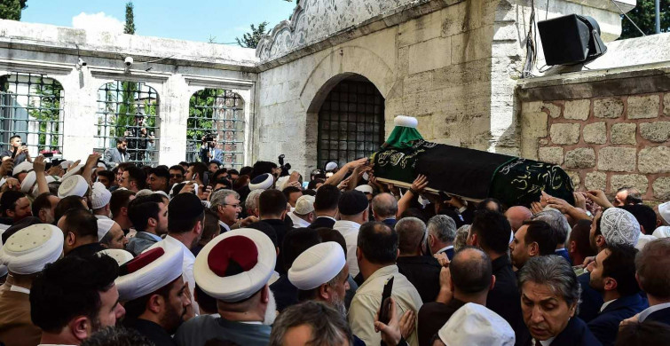 Mahmut Efendi tabutunda neden siyah örtü vardı?  İsmailağa Cemaati lideri Mahmut Efendi’nin tabutu üzerine serilen siyah örtünün sırrı