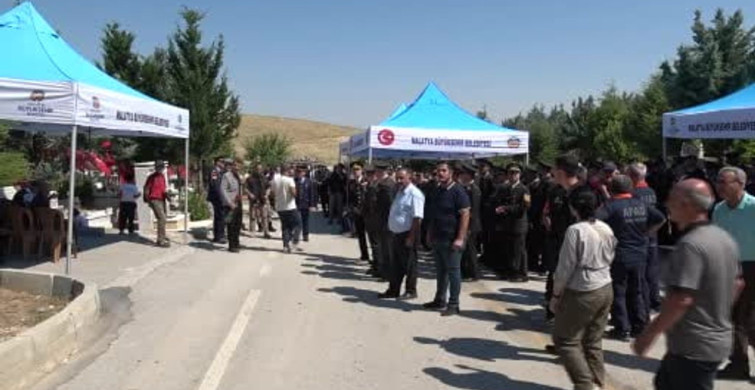 Malatya'da 15 Temmuz şehitleri kabirleri başında anıldı